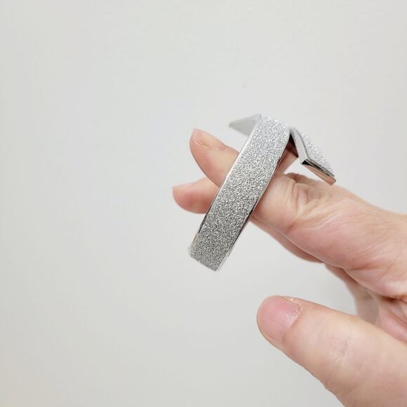 Brand New Silver Tone Matte Silver Bangle Bracelet - Picture 6 of 11